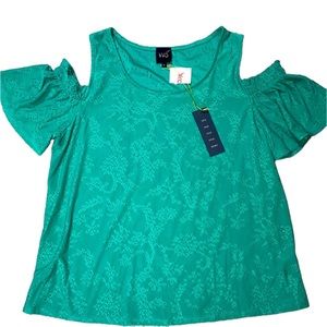 NWT W5 Beautiful Emerald Green Cold Shoulder short sleeve blouse.